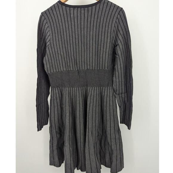 NWT The Limited Black & Gray Fit and Flare Dress Women's Size Medium Long Sleeve - Picture 3 of 5